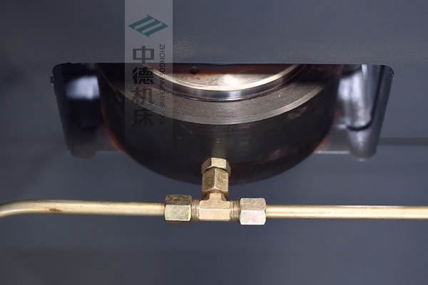 ZDPE8025高精度液压挠度弥补,高品德油缸,有用弥补中心地位角度误差.jpg ZDPE8025高精度液压挠度弥补,高品德油缸,有用弥补中心地位角度误差.jpg